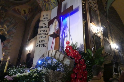 Liturgia Wielkiego Piątku w konkatedrze Narodzenia NMP w Żywcu - 2022