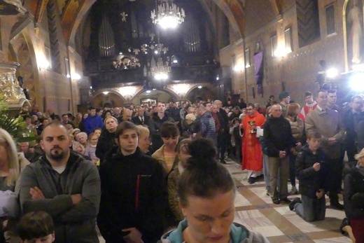 Liturgia Wielkiego Piątku w konkatedrze Narodzenia NMP w Żywcu - 2022
