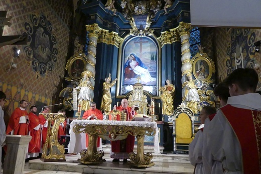 Liturgia Wielkiego Piątku w konkatedrze Narodzenia NMP w Żywcu - 2022