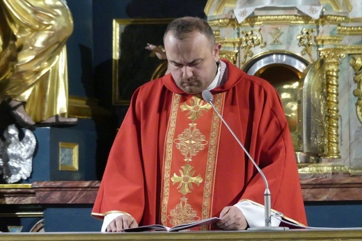 Liturgia Wielkiego Piątku w konkatedrze Narodzenia NMP w Żywcu - 2022