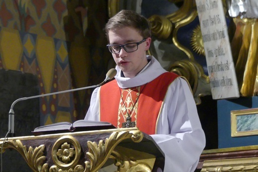 Liturgia Wielkiego Piątku w konkatedrze Narodzenia NMP w Żywcu - 2022