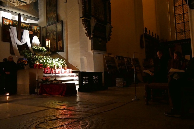 Słowo i muzyka na Wielki Piątek 2022