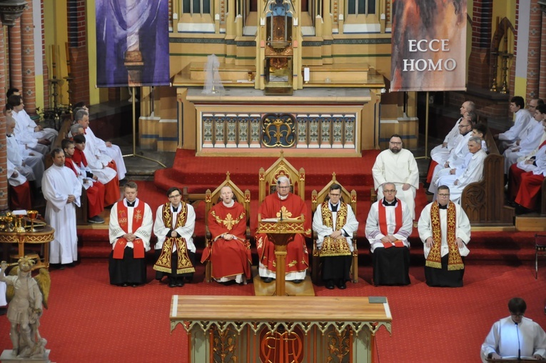 Liturgia Męki Pańskiej w parafiach diecezji