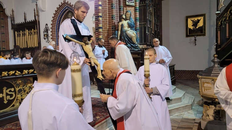 Liturgia Męki Pańskiej w parafiach diecezji