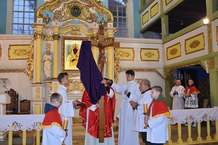 Liturgia Męki Pańskiej w parafiach diecezji