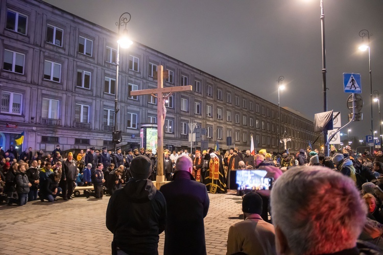 Centralna Droga Krzyżowa w intencji pokoju w Ukrainie 