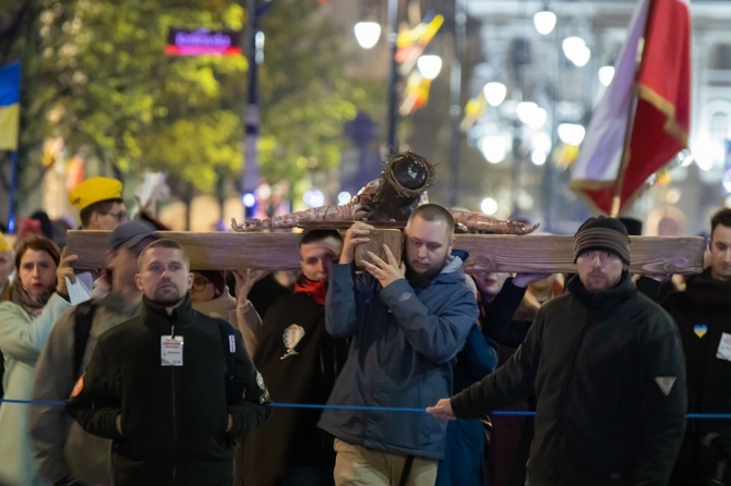 Centralna Droga Krzyżowa w intencji pokoju w Ukrainie 