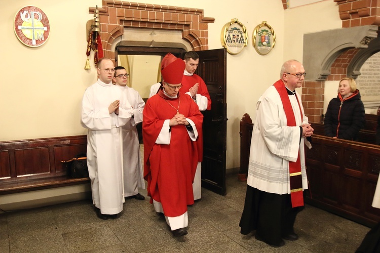 Liturgia Wielkiego Piątku w legnickiej katedrze