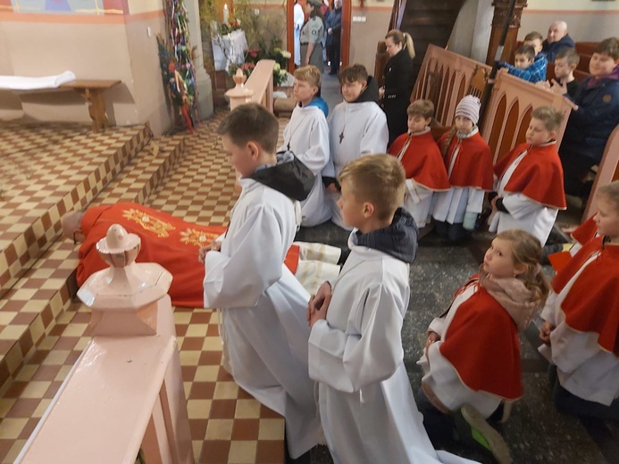 Liturgia Męki Pańskiej w parafiach diecezji