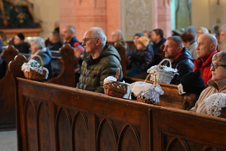 Poświęcenie pokarmów w świdnickiej katedrze [GODZINY]