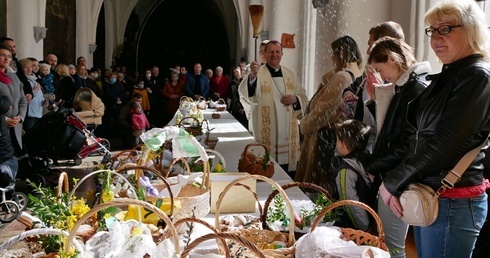 Poświęcenie pokarmów wielkanocnych w archikatedrze oliwskiej