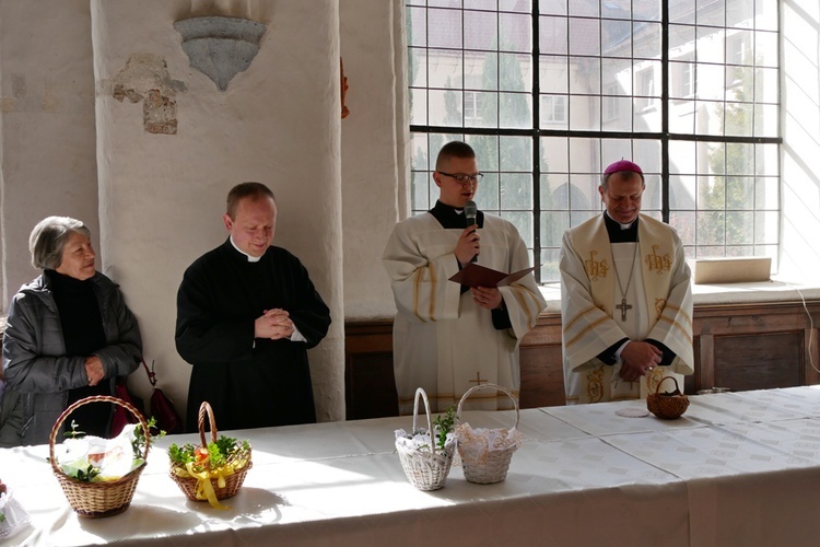 Poświęcenie pokarmów wielkanocnych w archikatedrze oliwskiej