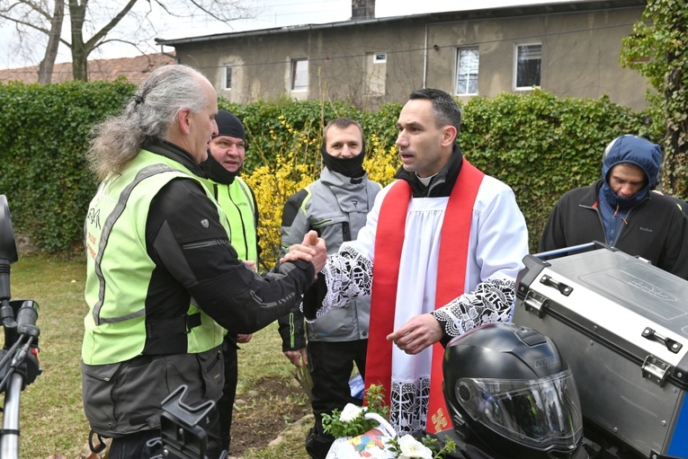 Bojanice. Przywieźli koszyczki na motorach