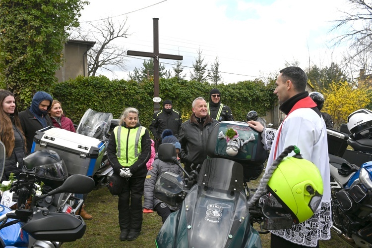 Bojanice. Przywieźli koszyczki na motorach