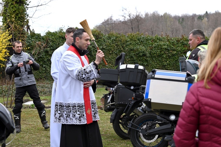 Bojanice. Przywieźli koszyczki na motorach