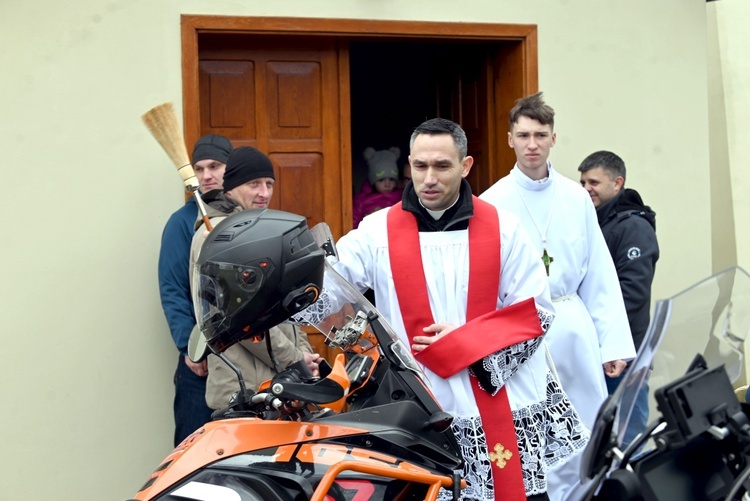 Bojanice. Przywieźli koszyczki na motorach