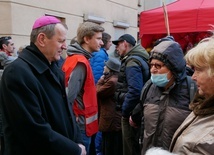 - Życzę wszystkim, aby te święta były przepełnione radością, pokojem i wdzięcznością - mówił abp Tadeusz Wojda.