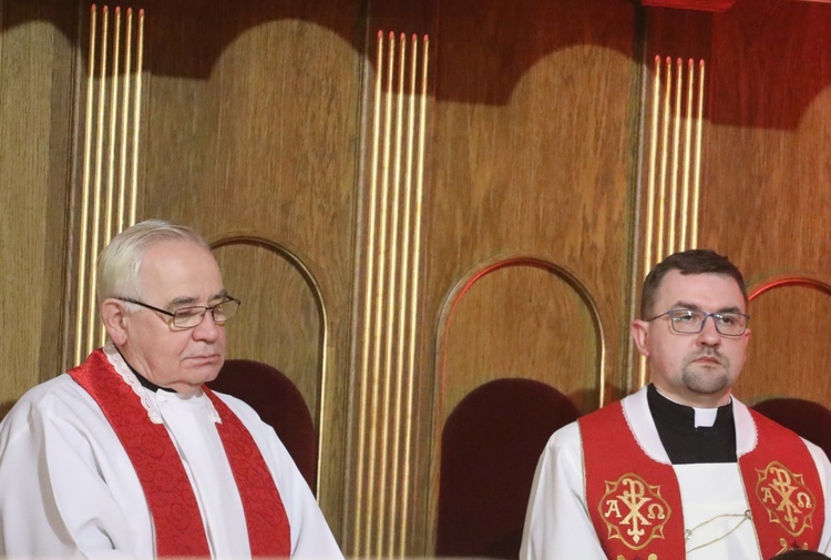 Liturgia Wielkiego Piątku w katedrze w Bielsku-Bialej - 2022