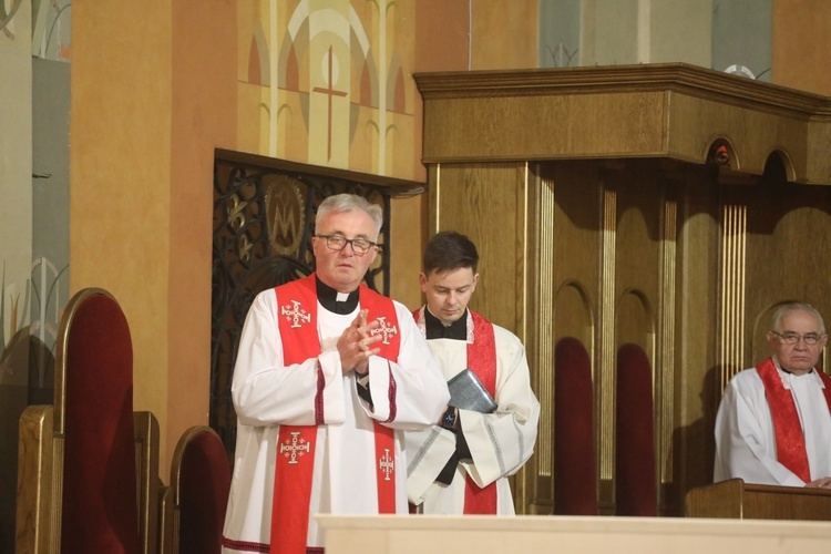 Liturgia Wielkiego Piątku w katedrze w Bielsku-Bialej - 2022