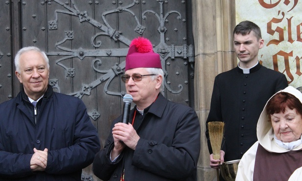 Legnica. Jubileuszowy "Chleb, śledź i grosz"