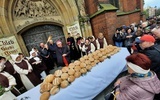 Legnica. Jubileuszowy "Chleb, śledź i grosz"