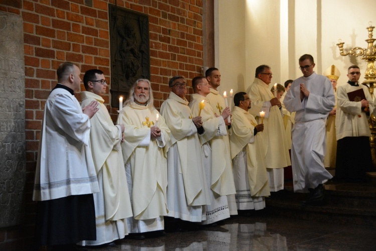 Wigilia Paschalna w katedrze opolskiej