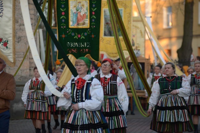 Opoczyńska kolegiata - procesja rezurekcyjna