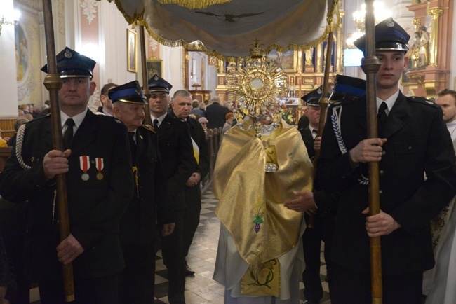 Opoczyńska kolegiata - procesja rezurekcyjna