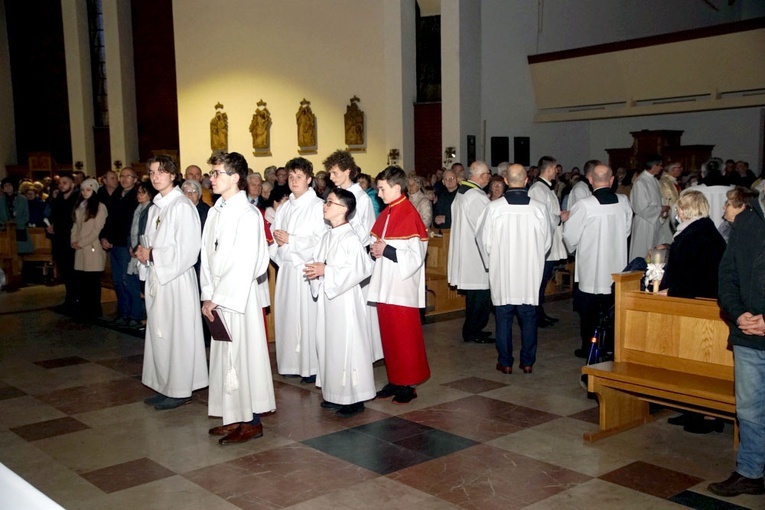 Wigilia Paschalna w świdnickiej parafii na Osiedlu Młodych