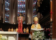 Podczas Eucharystii w Niedzielę Zmartwychwstania Pańskiego kard. Kazimierz Nycz prosił o dalszą pomoc uchodźcom z Ukrainy.