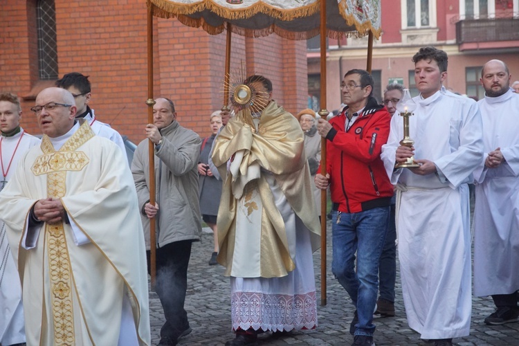 Msza w Niedzielę Zmartwychwstania Pańskiego w Wałbrzychu