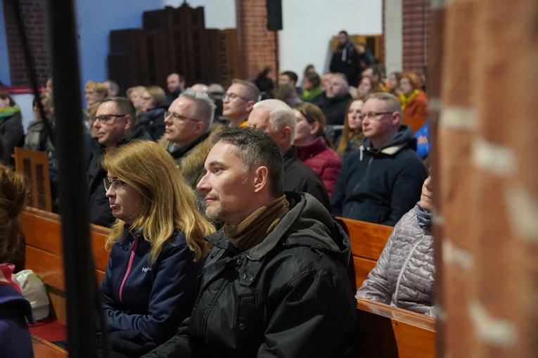 Uwielbienie Zmartwychwstałego i modlitwa w intencji Ukrainy