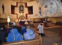 ▲	Parafia w Ostrowcu Świętokrzyskim została erygowana 1 stycznia 1984 roku. Od 27 kwietnia 2003 roku świątynia parafialna jest sanktuarium.
