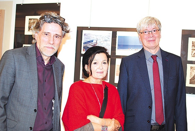 ▲	Marek Wesołowski (z lewej) z żoną oraz Mariusz Bajek.