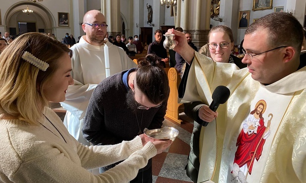 Wiele narodów, ale jeden Kościół z pełnią sakramentów