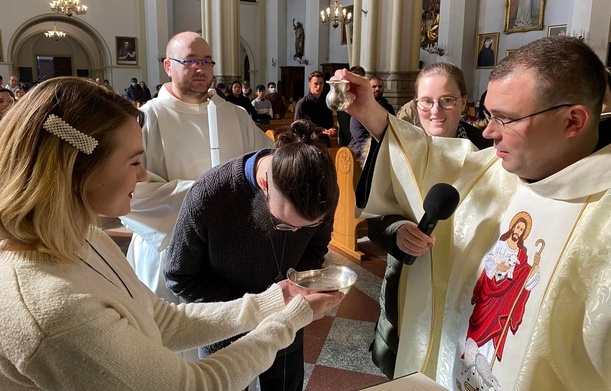 Wiele narodów, ale jeden Kościół z pełnią sakramentów