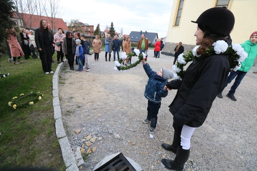 Wielkanocna procesja konna w Ostropie