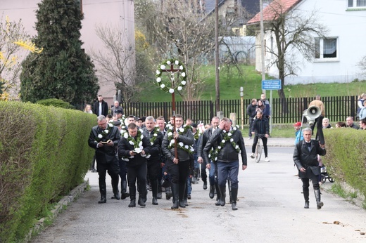 Wielkanocna procesja konna w Ostropie