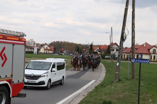 Wielkanocna procesja konna w Ostropie