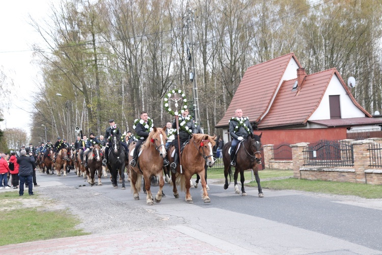 Wielkanocna procesja konna w Ostropie