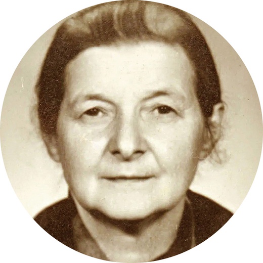 S. Helena Majewska współpracowała z ks. Sopoćką przy wyborze pierwszych sześciu członkiń nowego zgromadzenia  – Sióstr Jezusa Miłosiernego.
