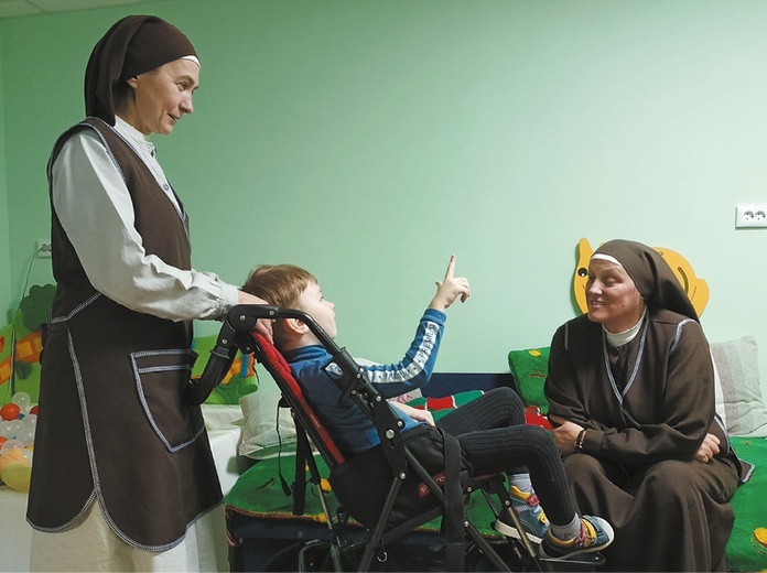 Przed wojną siostry franciszkanki prowadziły centrum dziennej opieki dla niewidomych  i słabowidzących  dzieci „Aniołek”.