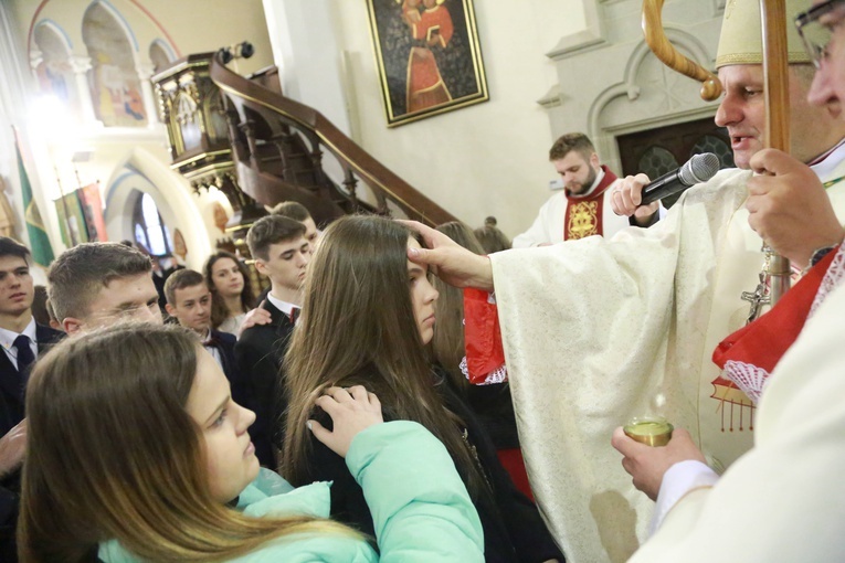 Bierzmowanie w Ciężkowicach