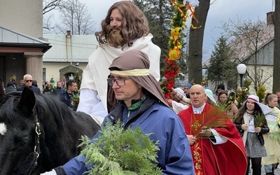 Świętowanie Niedzieli Palmowej w tym roku rozpoczęła inscenizacja wjazdu Pana Jezusa do Jerozolimy.