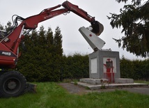Od słów do czynów - demontaż pomnika poświęconego Armii Czerwonej w Garncarsku