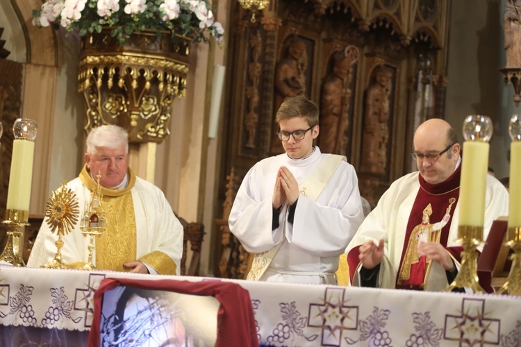 Mszy św. dla Arcybractwa Straży Honorowej przewodniczył ks. Piotr Grochowiecki. 