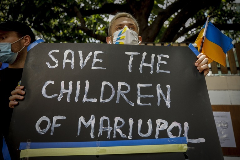 W środę z Mariupola wyjechały cztery autobusy z ewakuowanymi mieszkańcami