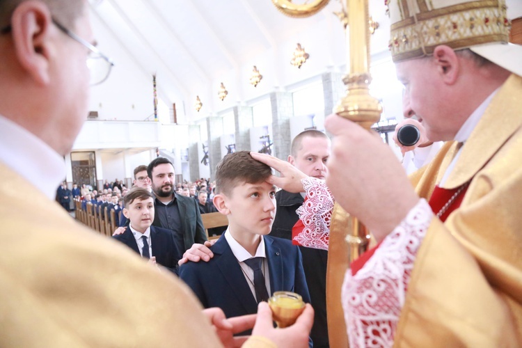 Bierzmowanie w Męcinie