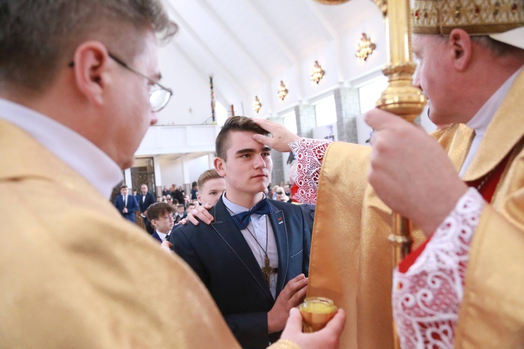 Bierzmowanie w Męcinie