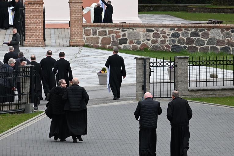 Kapłańskie skupienie w Skrzatuszu